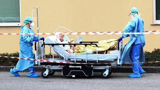 Italia: Proponen no atender a pacientes mayores de 80 años con coronavirus por colapso sanitario