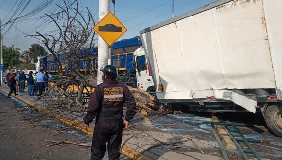 Arequipa: Camión impacta contra tren y una trabajadora de limpieza acaba herida (Foto: Municipalidad de Arequipa)