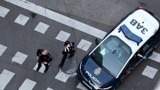 Policía español ayudó a ladrón que robó papillas para alimentar a sus hijos