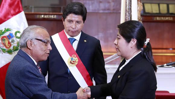 Más de lo mismo. Chávez reemplazará a Aníbal Torres. Ambos han protagonizado enfrentamientos políticos para defender al profe. (Foto: Presidencia del Perú)