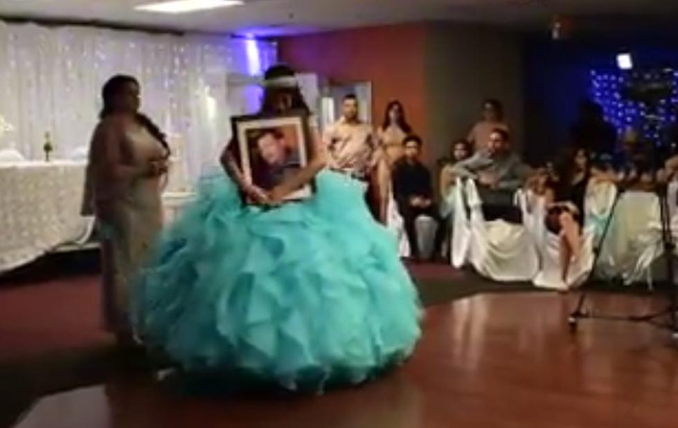 En su fiesta de quince años, una joven bailó 'Yo te extrañaré' con el cuadro de su padre fallecido. Video viral conmovió hasta las lágrimas a los usuarios de Facebook.