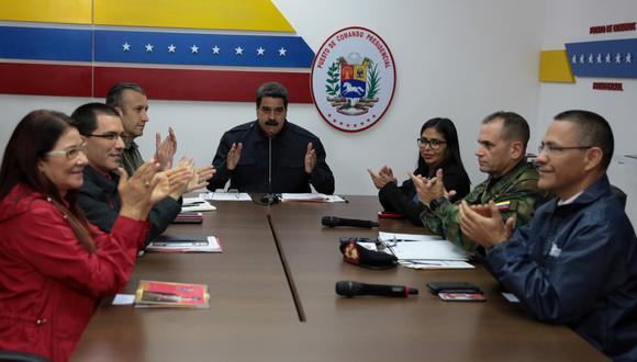 El chavismo habría obtenido la victoria en 17 de las 22 gobernaciones contabilizadas por la autoridad electoral (Reuters).