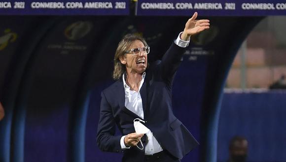 Ricardo Gareca criticó el trabajo de Roberto Tobar durante el Perú vs. Brasil. (Foto: AFP)
