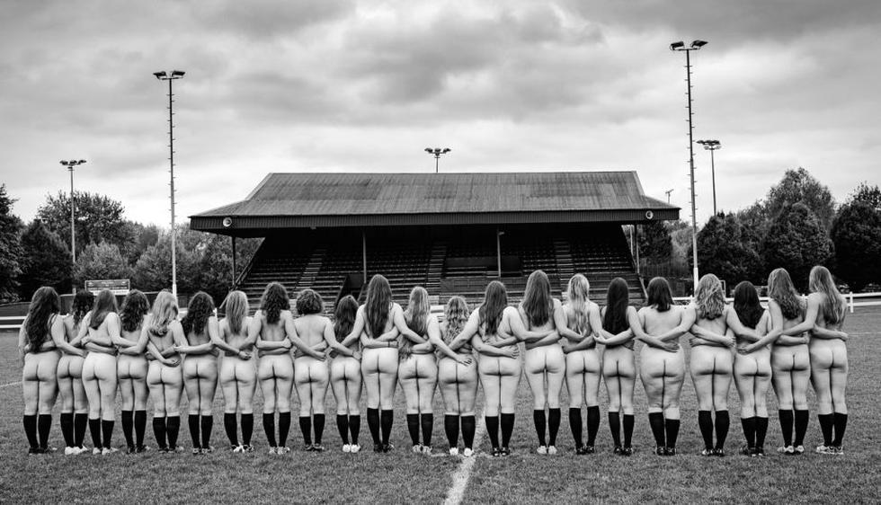 Las jugadoras de rugby femenino se desnudan en un calendario contra la anorexia . (Mark Barnfield)