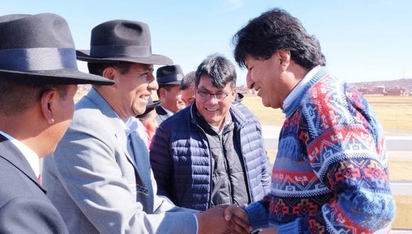 Milton Cariapaza Roque, exconsultor del GORE Puno, junto a Evo Morales en noviembre del 2022. (Foto: Difusión)
