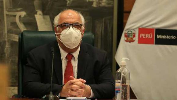 Renunciante viceministro Luis Suárez Ognio admitió haber recibido la vacuna Sinopharm junto a otros funcionarios. (Foto: Minsa)