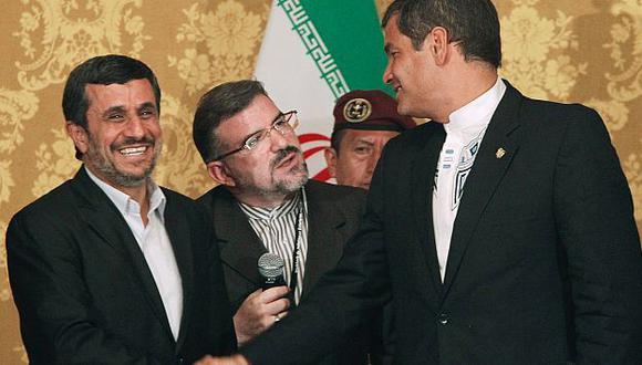 Ahmadinejad se reunió en Quito con Rafael Correa. (Reuters)