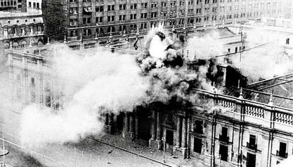 El Palacio de la Moneda, sede del gobierno chileno, fue bombardeado el 11 de septiembre de 1973.