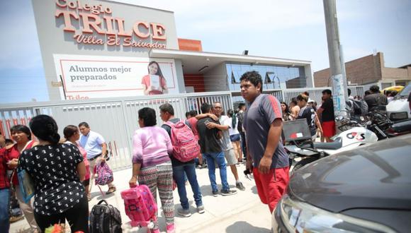 Los padres de familia llegaron al colegio muy preocupados tras el incidente. (Foto: Giancarlo Ávila)