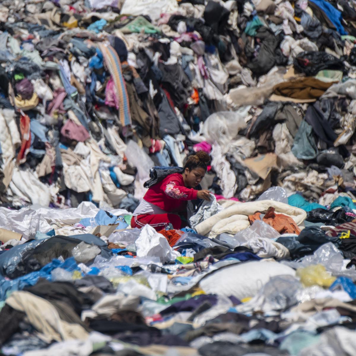Vertedero de ropa en Atacama: el inmenso basurero del mundo en