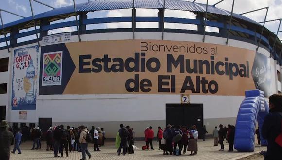 Muerte de árbitro en estadio boliviano causa debate de partidos en altura. (Captura)