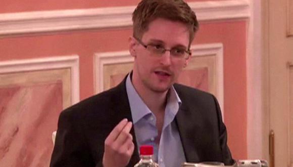 Snowden tiene asilo por un año en Rusia.