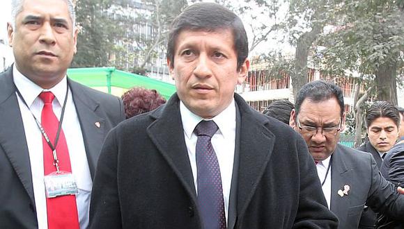 Víctor Isla aseguró que donaciones fueron un acuerdo de la Mesa Directiva. (Martín Pauca)