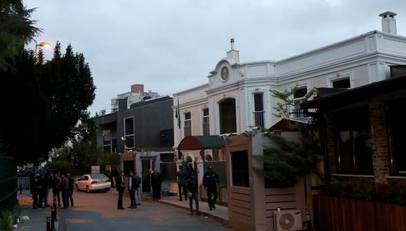 Miembros de la policía forense llegan a la residencia del cónsul de Arabia Saudita en Estambul (Turquía). (Foto referencial: EFE)