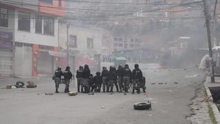 Bolivia: Cocaleros chocan nuevamente con la policía y queman patrullas