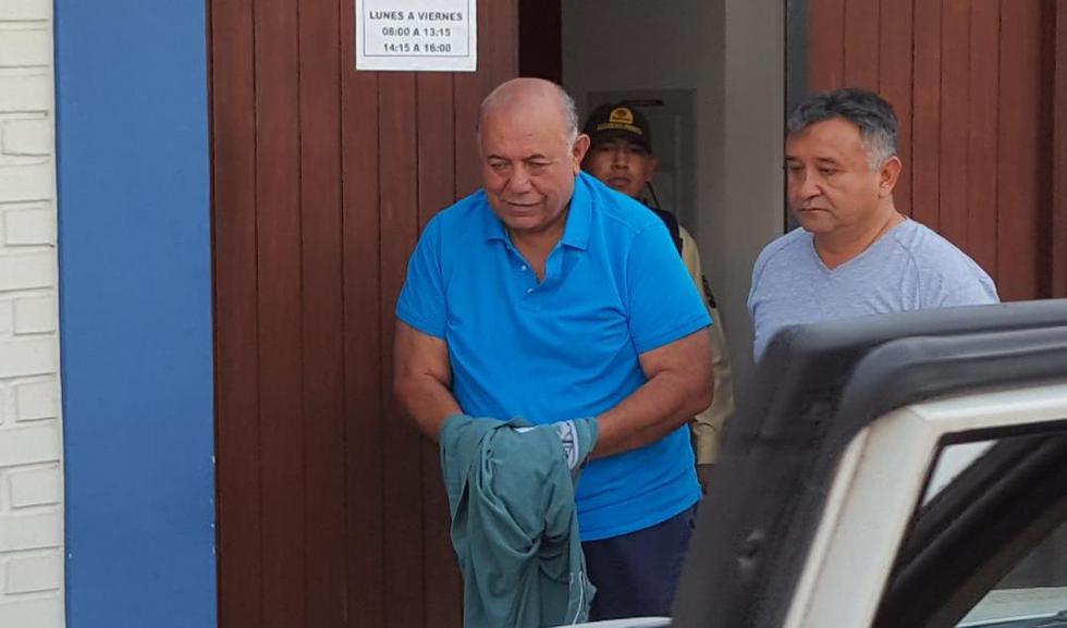 Al salir de la Fiscalía, Luis Torres pidió que voten por él este 9 de diciembre. (Ministerio Público)