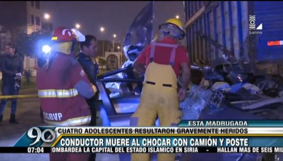 Un muerto y 4 heridos dejó choque entre auto y camión en San Martín de Porres. (Captura de TV)