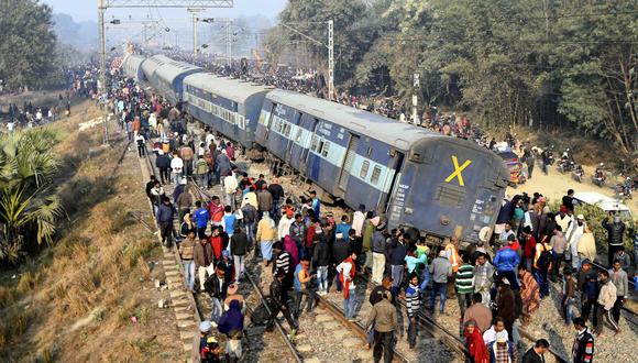 La mayoría de los pasajeros estaban dormidos cuando el convoy se salió de las vías. (Foto: AP)