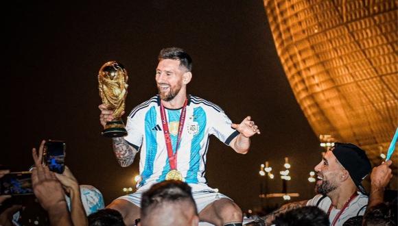 Leo Messi cargando la Copa del Mundo es una de las mejores postales que nos dejó el 2022.