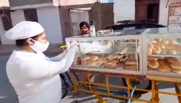 Lambayeque: panaderos hacen delivery de pan a la leña calientito por todo Monsefú. (Foto: captura de pantalla | Agenda Semanal)