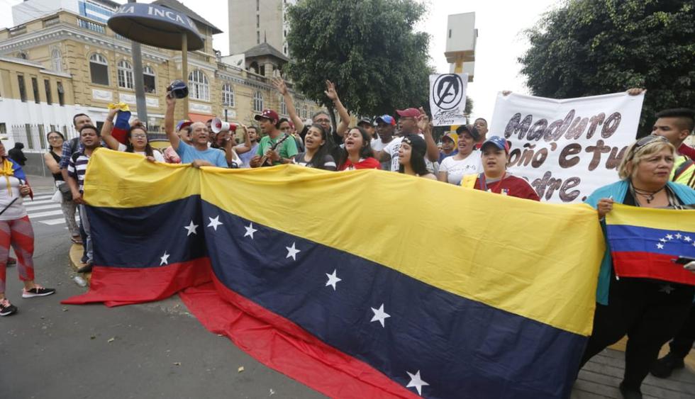 Los venezolanos se ubicaron en una parte de la avenida Arequipa para protestar contra Nicolás Maduro. (Mario Zapata/Grupo El Comercio)