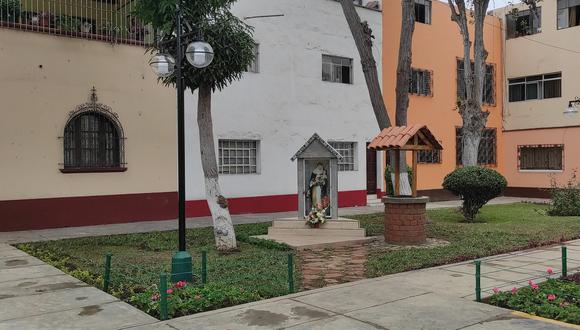 Los devotos de Santa Rosa de Lima comenzaron a llegar para rezar y dejar sus deseos. (Municipalidad de Pueblo Libre)