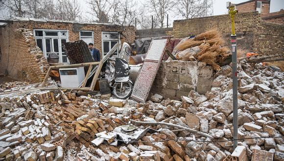 Una imagen muestra los daños después de que un terremoto azotara la ciudad de Khoy en la provincia de Azerbaiyán Occidental de Irán el 29 de enero de 2023. (AFP)