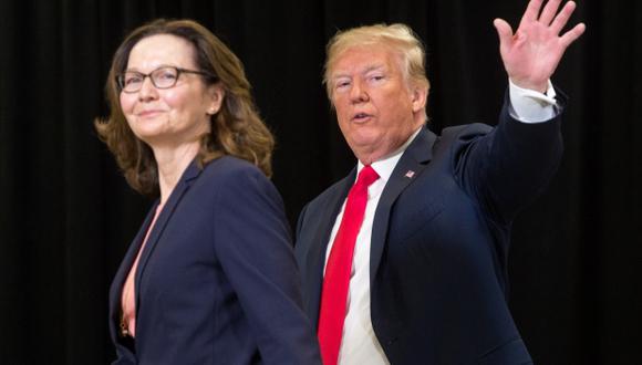 La directora de la CIA, Gina Haspel, junto al presidente Donald Trump. (Foto: AFP)