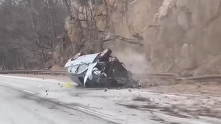EE.UU.: auto chocó y volcó al intentar sobrepasar a otros vehículos [VIDEO]