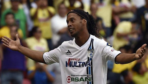 Ronaldinho y otras estrellas no pudieron cobrar un importante dinero tras participar en un evento en Kuwait. (Foto: AFP)