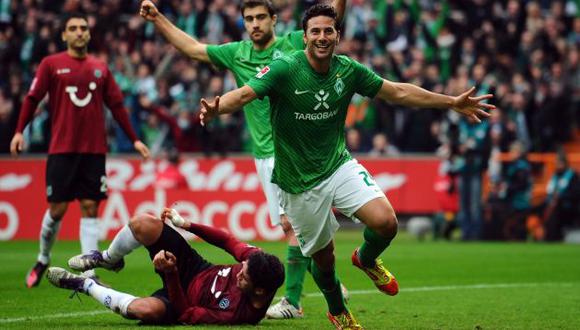 Se aferra al campo. Para Pizarro los goles continuarán. (Getty Images)