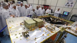 Contraloría cuestiona compra de satélite a Francia de "gobierno a gobierno"