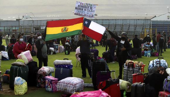 Cientos de bolivianos lograron ingresar a su país desde Chile, pero deben cumplir otra etapa de cuarentena. (Foto: AFP/ IGNACIO MUÑOZ)