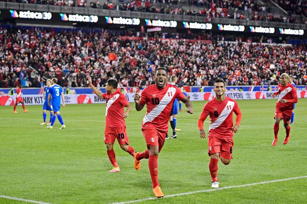 Perú venció 3-1 a Islandia. (AFP)