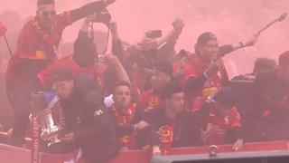 Plantel de Liverpool celebró con su afición los títulos de FA Cup y Carabao Cup [VIDEO]