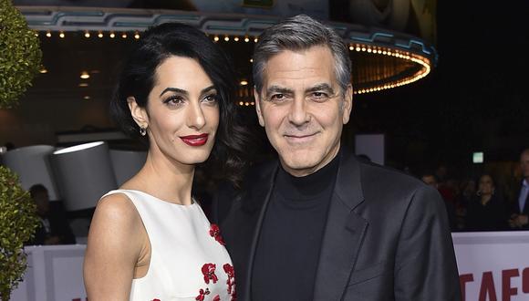 George Clooney y su esposa donan un millón de dólares para combatir los crímenes raciales. (AP)