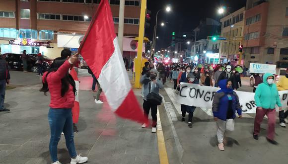 Arequipeños y huancaínos salieron en protesta contra vacancia presidencial de Martín Vizcarra (Foto: GEC)