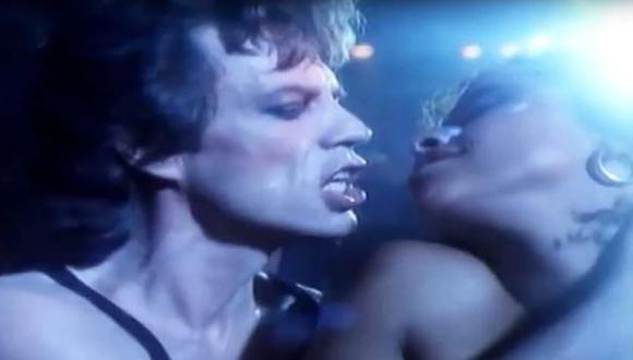 Mick Jagger y Rae Dawn Chong en video Just Another Night. (Captura)