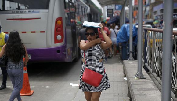 El Senamhi advirtió que el índice máximo UV en Lima alcanzará el nivel 14 este domingo. Recomendó el uso de protector solar para el cuidado de la piel. (Foto: GEC)