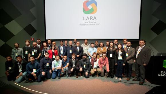 El doctor Mirko Zimic (primero a la derecha) junto a los ganadores de los Premios LARA 2017. (Difusión)