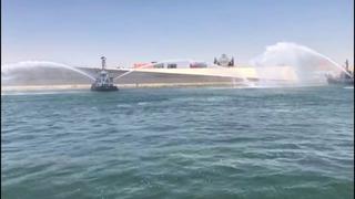 Tras 100 días inmovilizado buque portacontenedores zarpa del Canal de Suez
