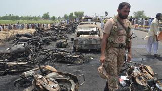 Pakistán: Camión cisterna cargado con combustible explota y deja 140 muertos [Fotos]