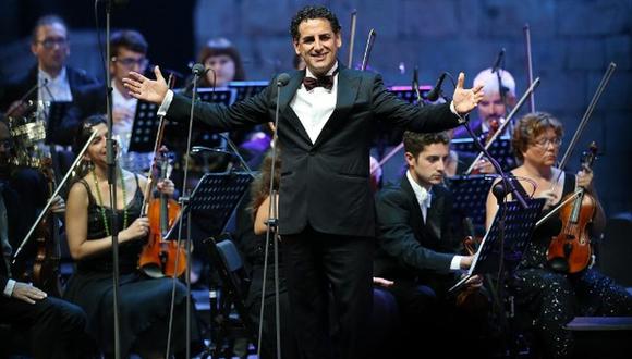 El tenor peruano anunció el lanzamiento de su nuevo disco 'Bésame mucho'. (Foto: AFP)