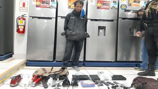 Ica: Tres sujetos fueron sorprendidos robando en una tienda de electrodomésticos