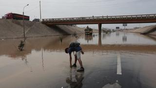 Río Chilca se desborda y bloquea la carretera Panamericana Sur