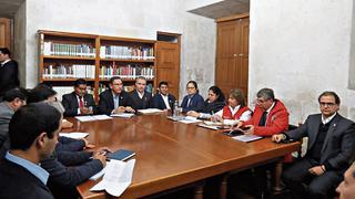 El doble discurso de Martín Vizcarra y su doble encuentro en Arequipa | ENCUESTA
