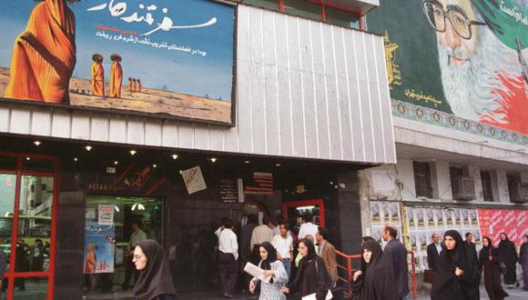 Luego de 35 años de prohibición, la gente en Arabia Saudí podrá ir a los cines. (Getty Images)