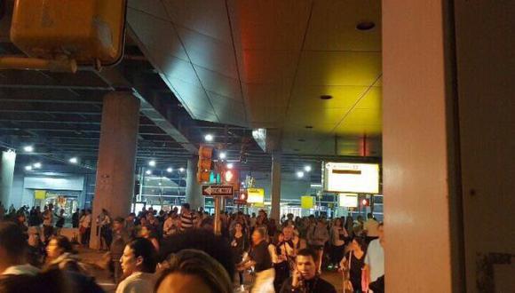 Estados Unidos: Evacúan aeropuerto de Nueva York tras reporte de disparos. (@NYScanner)