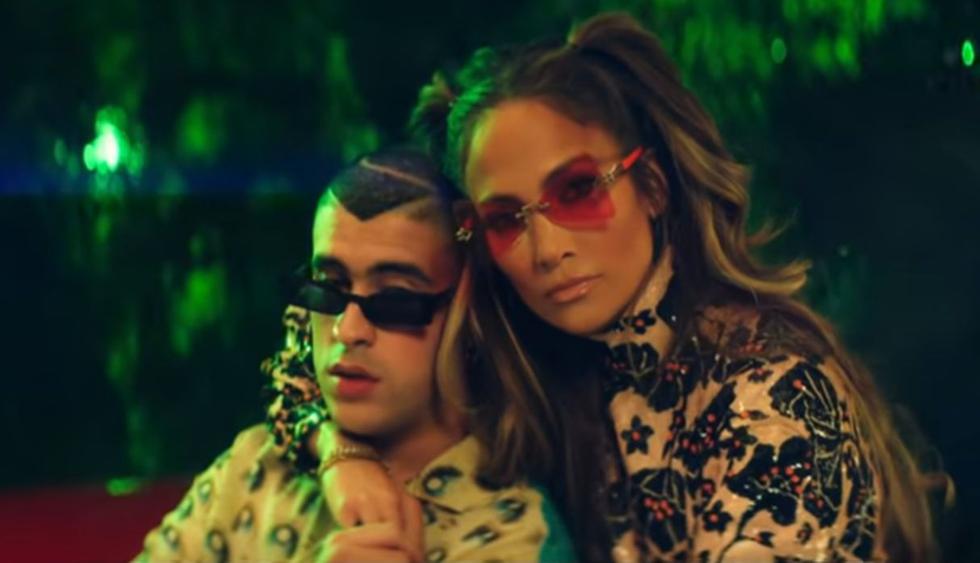 Jennifer Lopez y Bad Bunny estrenaron el clip de “Te gusté” en YouTube, un hip hop lento en el que juegan a la seducción. (Foto: Captura de video)