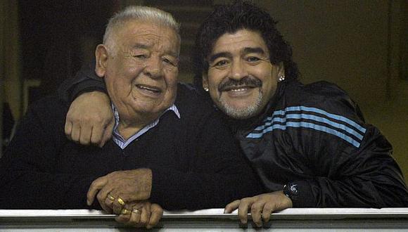 Diego Maradona descartó que sufra depresión, pero confirmó que siente un dolor enorme por la pérdida de su padre. (AFP)